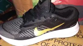 Nike zoom structure 24