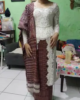 Kebaya dan songket nikah