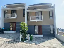 Disewakan Rumah Dua Lantai Di pandanaran hills tembalang semarang