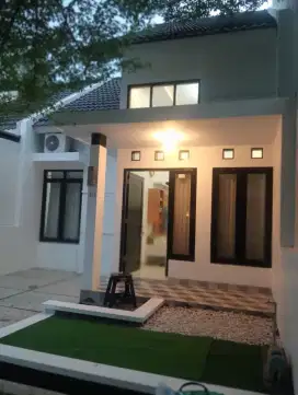 DISEWAKAN RUMAH + PERABOT + KITCHEN SET SAFIRA WARU GENTAN SOLO