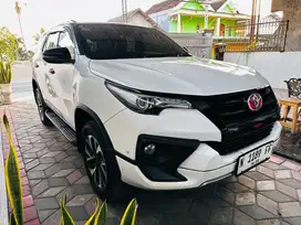 Vrz 2018 putih TRD SPORTIVO Automatic Fortuner Frz matic