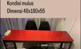 Meja kaca serbaguna