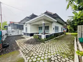 Dikontrakan Rumah Jadul Renovated Strategis Tengah Kota Solo