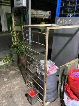 Meja setrika laundry