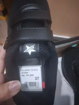 Sepatu Anak Sekolah hitam New merk Trekkers