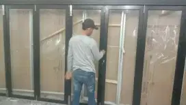 Pintu lipat aluminium kaca