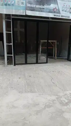 Pintu lipat aluminium kaca