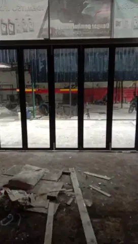 Pintu lipat aluminium kaca