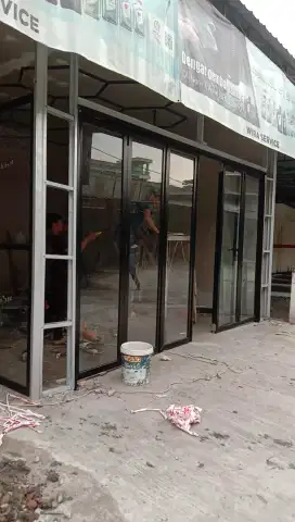 Pintu lipat aluminium kaca