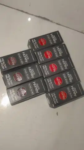 Pewarna kuku, ada varian coklat dan merah muda