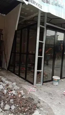 Pintu lipat aluminium kaca