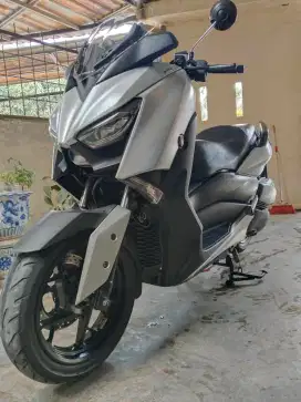 Yamaha xmax 2018 like new