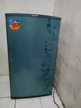 Di jual kulkas Sharp 1 pintu