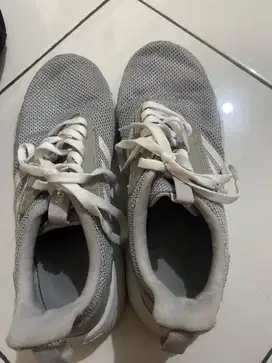 Sepatu Seken Adidas