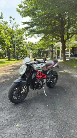 Mv agusta brutale 1090R (not ducati,bmw,harley,triumph)