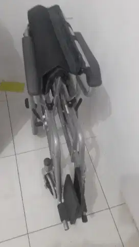 Kursi roda baru