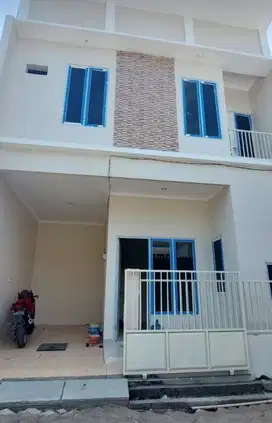 Rumah cantik murah 2 lantai Rungkut
