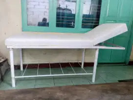 Tempat tidur/bad pasien perawatan