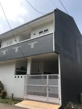 DI JUAL RUMAH 2 LANTAI DEKAT STASIUN BEKASI