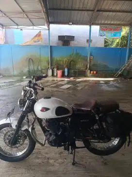 Kawasaki W175 Special Edition White (Rare)