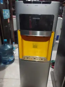 Dispenser merek sanken galon bawah bagus