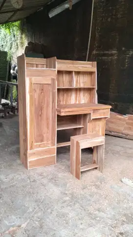 Meja belajar jati