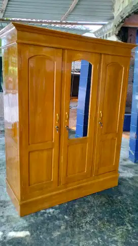 Lemari jati tiga pintu 148x198x58