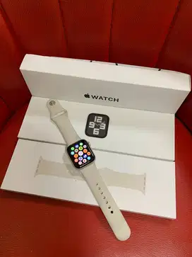 Apple Watch SE 2 40mm Starlight Garansi iBox Aktif Fullset Original