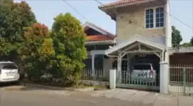 MURAH !!  Rumah Asri Tanahnya 300 M² di Komplek Pondok Kelapa