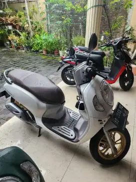 Scoopy keyless putih 2021 gbm.