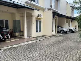 Sewa rumah 2 lantai kemang selatan 12e