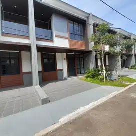 RUMAH CANTIK SIAP HUNI LOKASI DEKAT STASIUN KERETA API