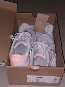 SEPATU ASIC PEREMPUAN UK 36 JUAL KARENA KEKECILAN
