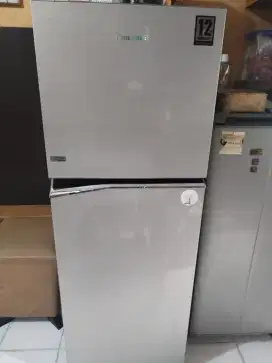 Kulkas Panasonic 2 pintu