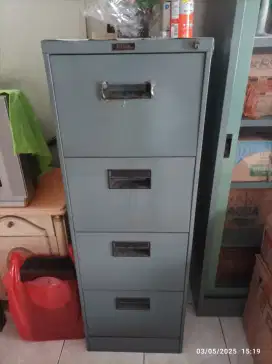 Filling cabinet  besi 4 laci