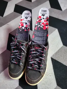 Dijual sepatu macbeth manchester x limited ED Keep a Breast