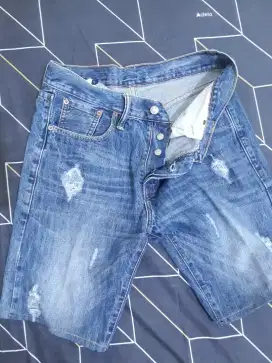 Celana LEVI'S 501 Original size 31_model ripped(cakar)