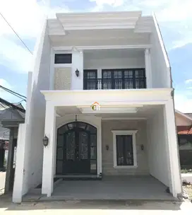 Rumah mewah klasik dan elegan di pusat kota Depok