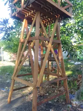 Tiang tandon menara Ulin pagar atas tangga khusus