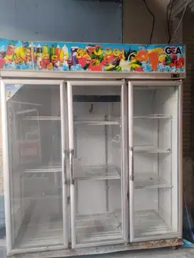Showcase Gea 3 pintu
