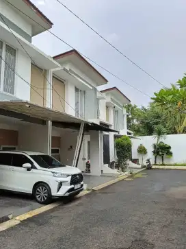 Disewakan. Rumah milenial sebelah tip top ciputat