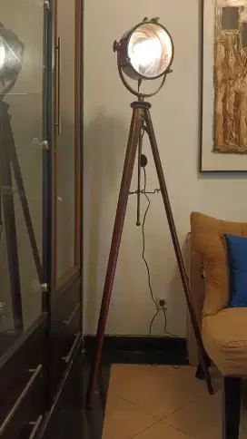 Lampu floor standing vintage EICHHOLTZ