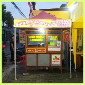 Operator Outlet Batagor & Siomay MangMoeL di Raya Medokan Sawah Sby