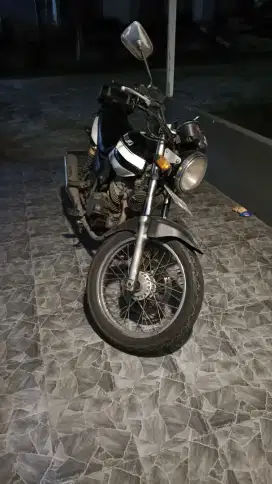 Suzuki Thunder 250 cc tahun 2005 kondisi sangat baik