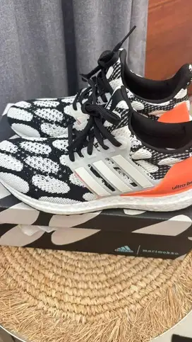 Sepatu Adidas x Marimekko
