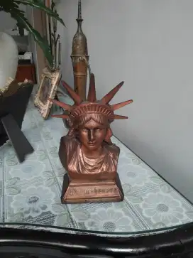 Pajangan patung liberty tinggi 20 cm lebar 10. Cm