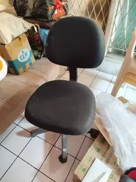 KURSI KANTOR HITAM