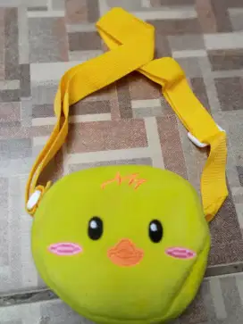 TAS SLEMPANG ANAK BEBEK KUNING BLUDRU HALUS
