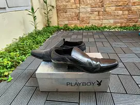 Sepatu pantofel playboy size 43 hitam second branded kondisi good