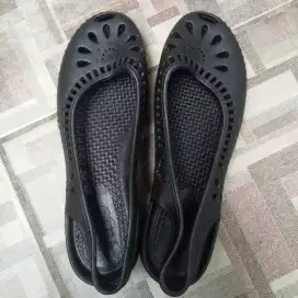 SEPATU PANTOPEL / SEPATU SENDAL BAHAN KARET JELLY HITAM NOMOR 38